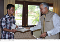 Governor of Arunachal Pradesh Lt. Gen (Retd) Nirbhay Sharma felicitating Master Laa Talar, International Junior Badminton player from the State at Raj Bhawan, Itanagar on 28th March 2014.